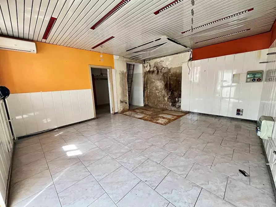 Immagine 3 di Negozio in vendita  in Via Alessandro Scarlatti a Noto
