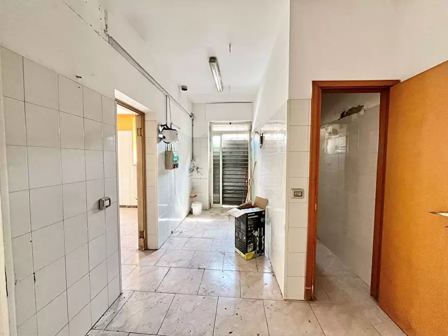 Immagine 7 di Negozio in vendita  in Via Alessandro Scarlatti a Noto