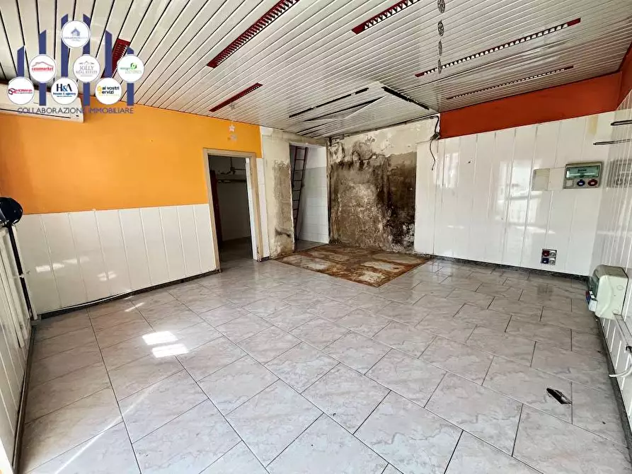 Immagine 11 di Negozio in vendita  in Via Alessandro Scarlatti a Noto