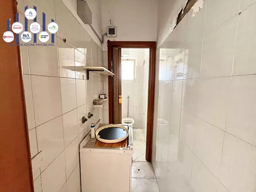 Immagine 13 di Negozio in vendita  in Via Alessandro Scarlatti a Noto