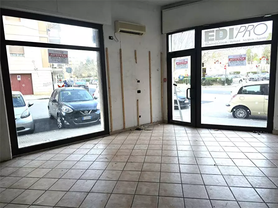 Immagine 4 di Negozio in affitto  in Via S. Sebastiano a Siracusa