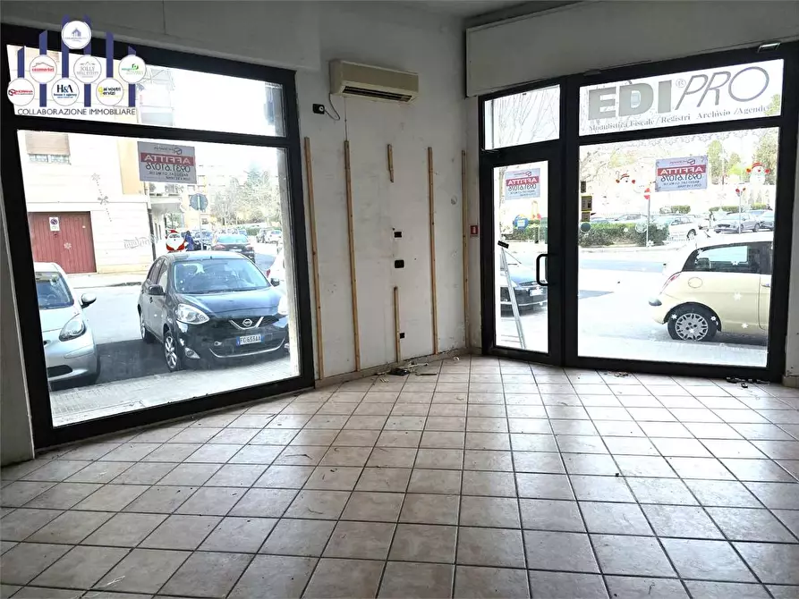 Immagine 4 di Negozio in affitto  in Via S. Sebastiano a Siracusa