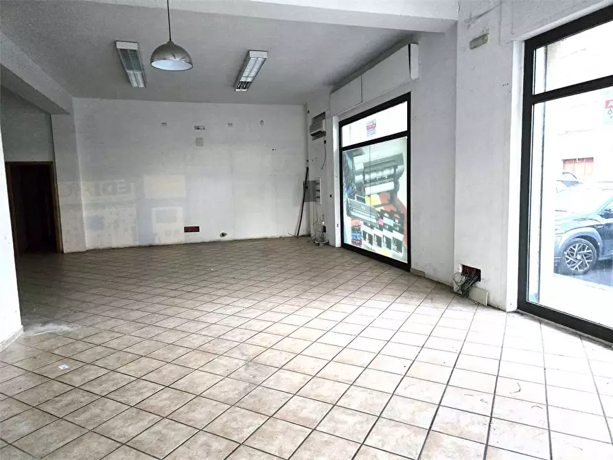 Immagine 6 di Negozio in affitto  in Via S. Sebastiano a Siracusa