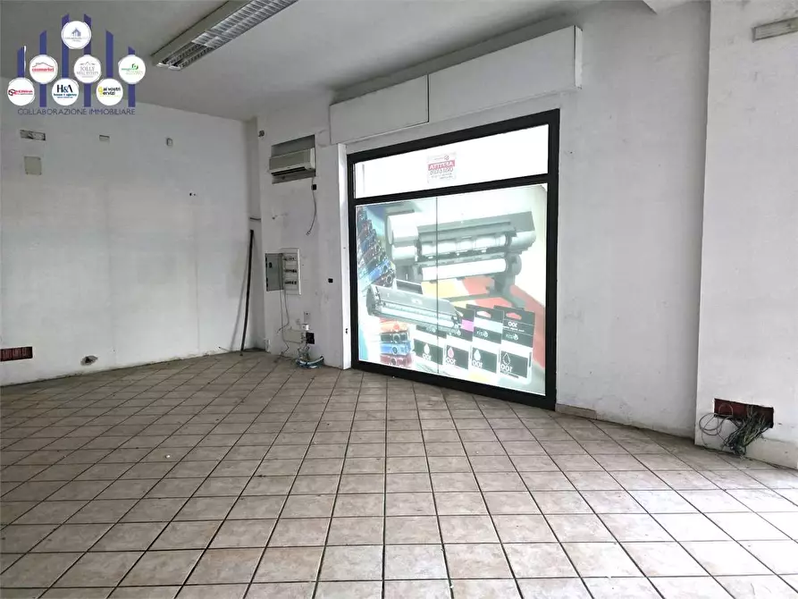 Immagine 7 di Negozio in affitto  in Via S. Sebastiano a Siracusa