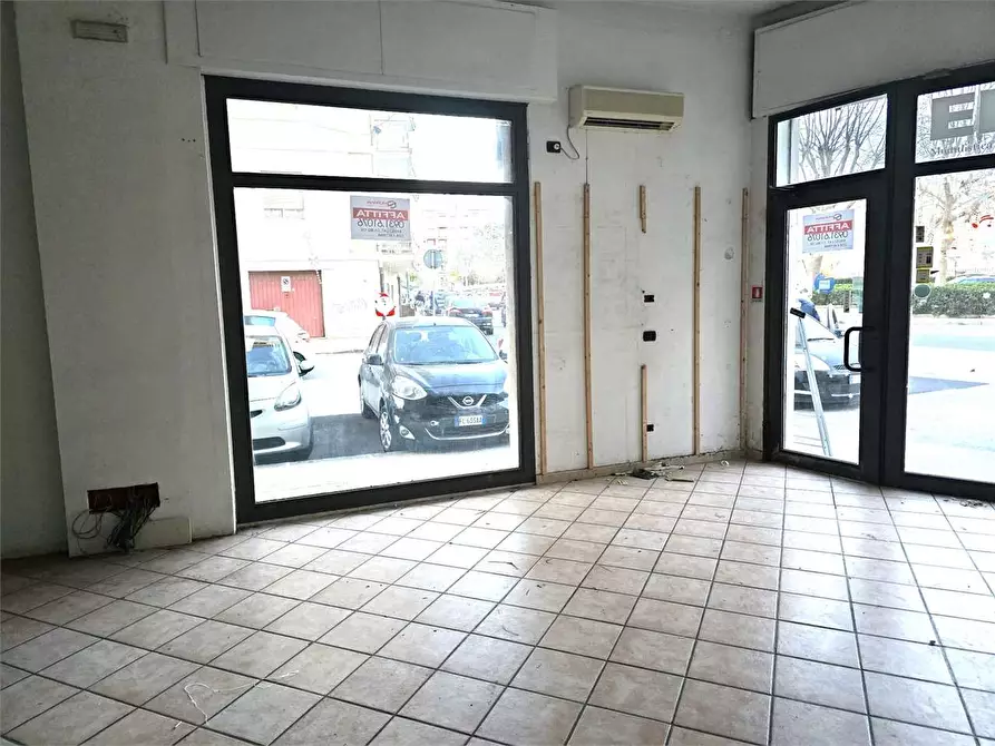 Immagine 8 di Negozio in affitto  in Via S. Sebastiano a Siracusa