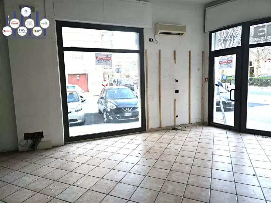 Immagine 8 di Negozio in affitto  in Via S. Sebastiano a Siracusa