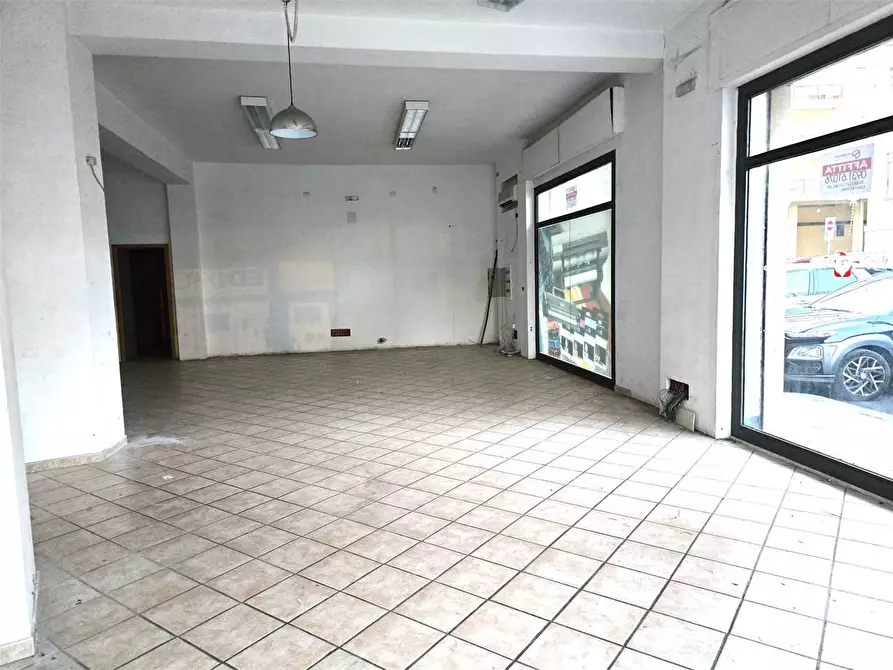Immagine 9 di Negozio in affitto  in Via S. Sebastiano a Siracusa