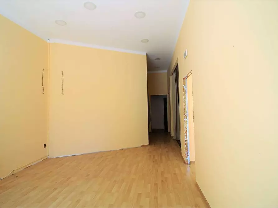 Immagine 4 di Negozio in affitto  in Via Sen. Ettore di Giovanni a Siracusa