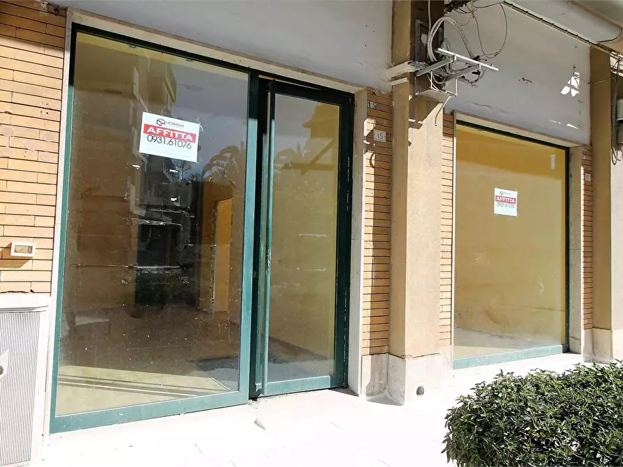 Immagine 9 di Negozio in affitto  in Via Sen. Ettore di Giovanni a Siracusa