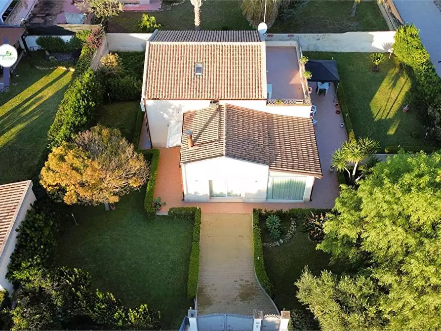 Immagine 1 di Villa in vendita  in Via della Folaga a Siracusa