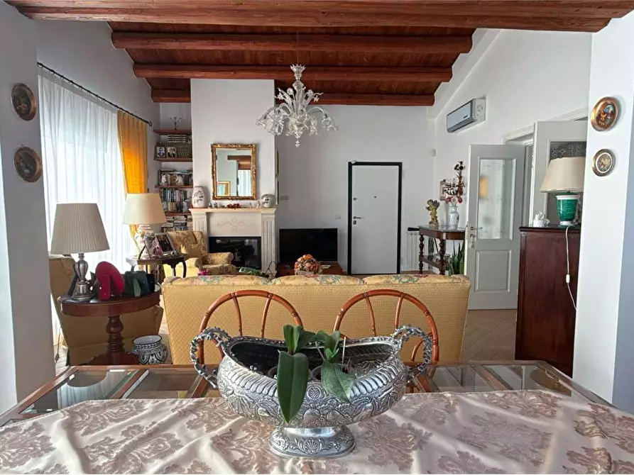 Immagine 5 di Villa in vendita  in Via della Folaga a Siracusa