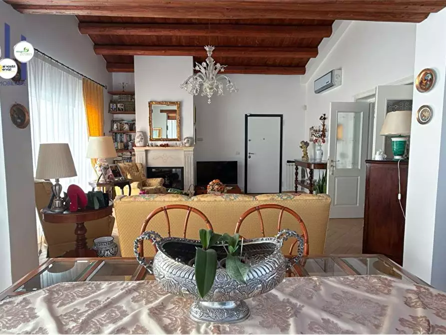 Immagine 5 di Villa in vendita  in Via della Folaga a Siracusa