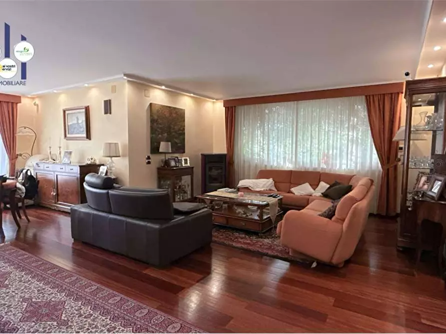 Immagine 2 di Villa in vendita  in Traversa Sinerchia a Siracusa