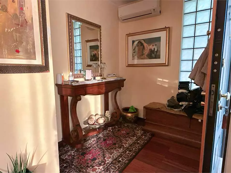 Immagine 11 di Villa in vendita  in Traversa Sinerchia a Siracusa