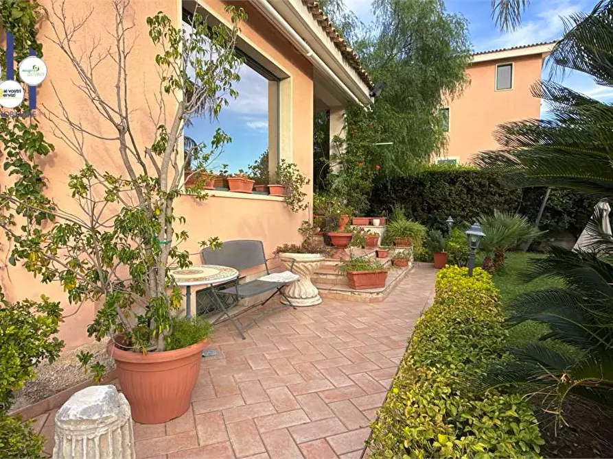 Immagine 14 di Villa in vendita  in Traversa Sinerchia a Siracusa