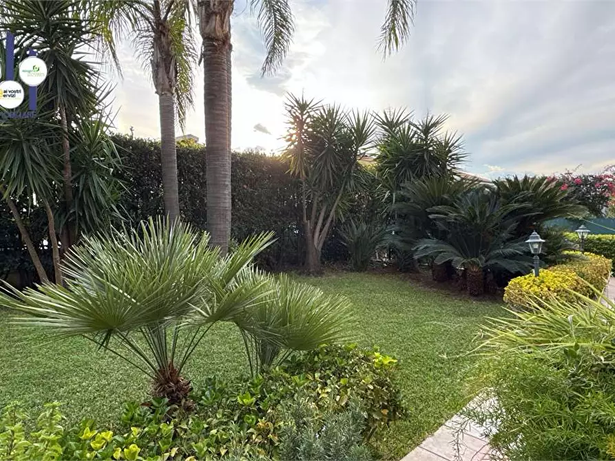 Immagine 15 di Villa in vendita  in Traversa Sinerchia a Siracusa
