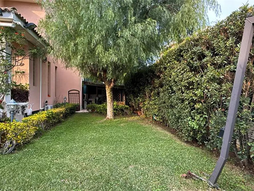 Immagine 17 di Villa in vendita  in Traversa Sinerchia a Siracusa