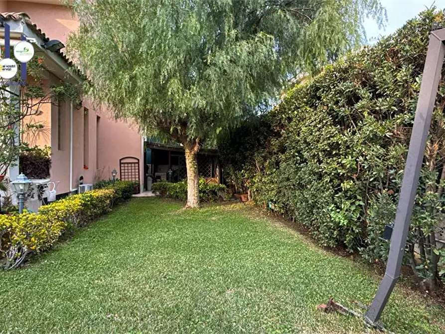 Immagine 17 di Villa in vendita  in Traversa Sinerchia a Siracusa