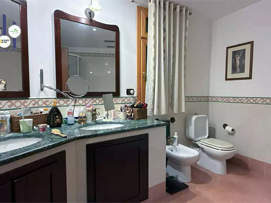 Immagine 25 di Villa in vendita  in Traversa Sinerchia a Siracusa