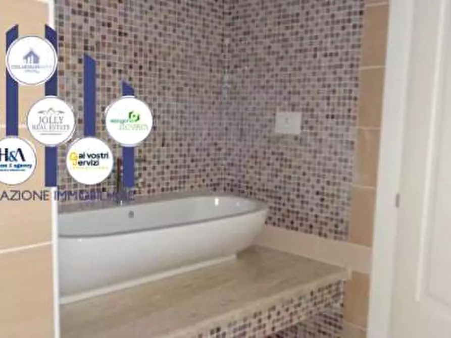 Immagine 6 di Negozio in affitto  in ORTIGIA a Siracusa