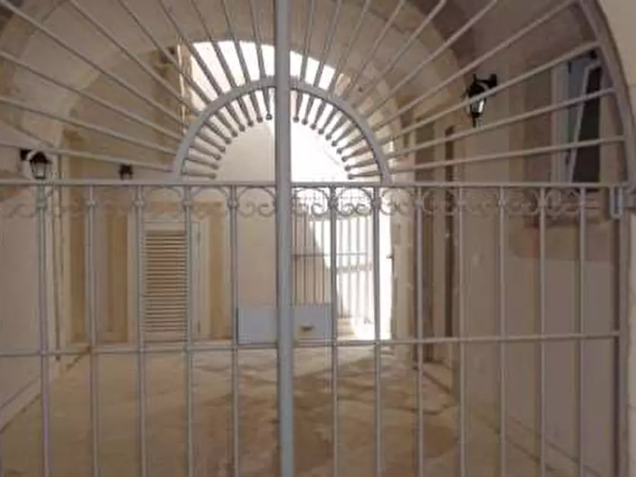 Immagine 7 di Negozio in affitto  in ORTIGIA a Siracusa