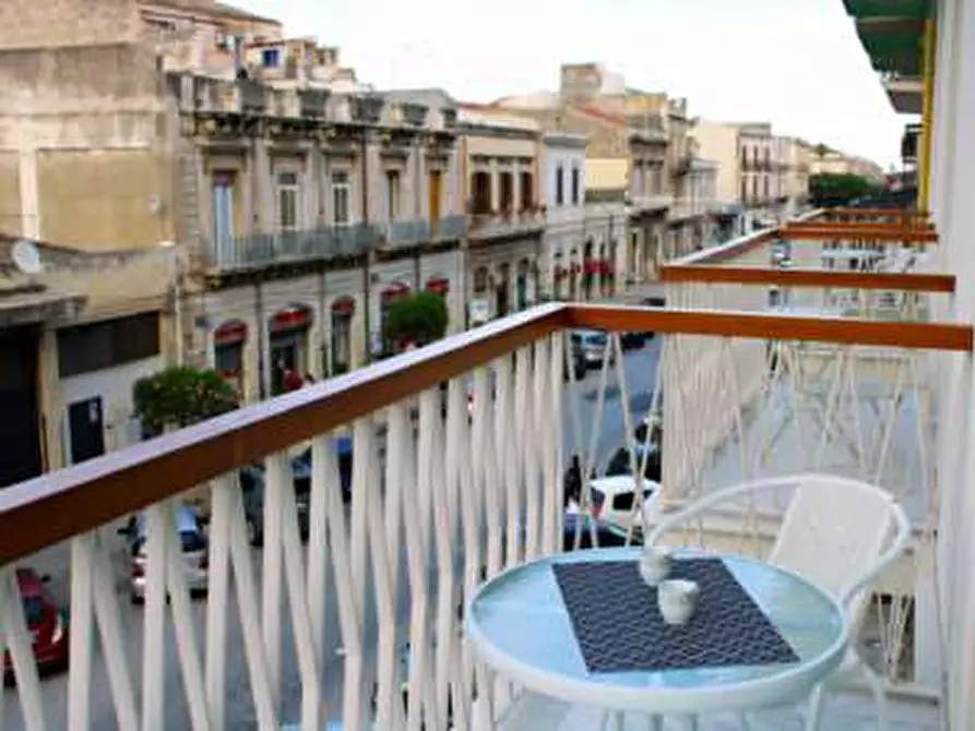 Immagine 8 di Bilocale in affitto  in C.SO UMBERTO a Siracusa