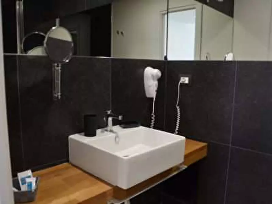 Immagine 6 di Trilocale in affitto  in C.SO UMBERTO a Siracusa