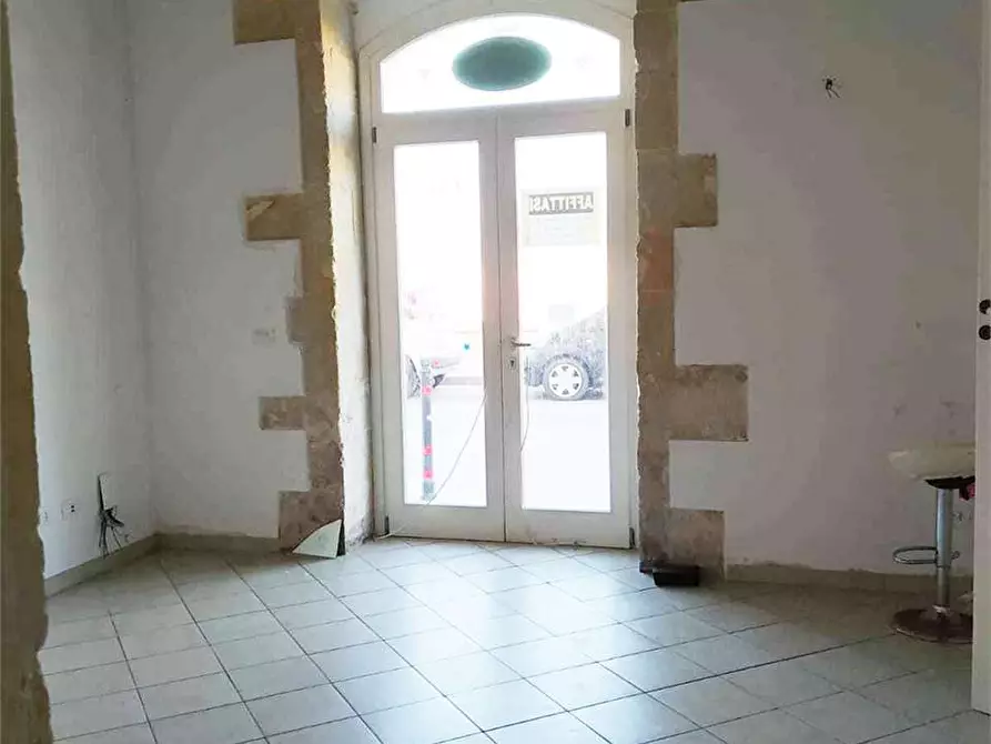 Immagine 5 di Negozio in affitto  in ORTIGIA a Siracusa