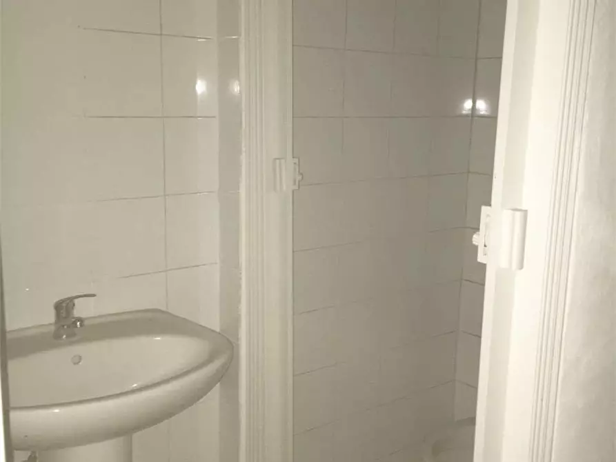 Immagine 1 di Negozio in vendita  in S.PANAGIA a Siracusa