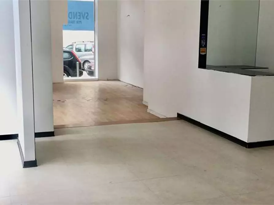 Immagine 3 di Negozio in affitto  in PIAZZA ADDA a Siracusa