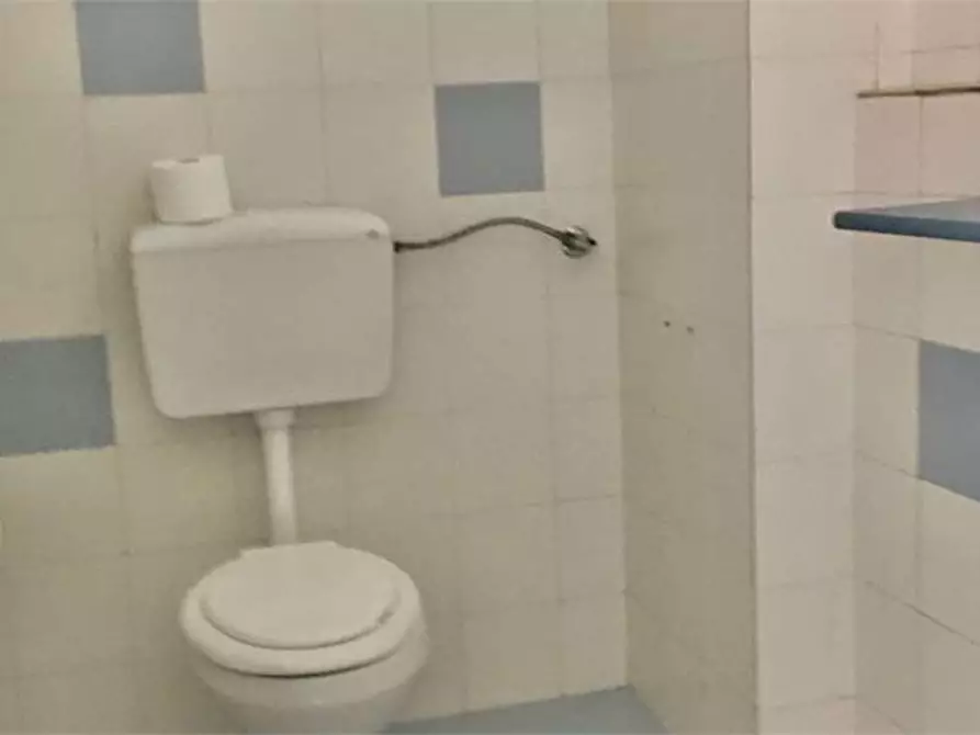 Immagine 4 di Negozio in affitto  in PIAZZA ADDA a Siracusa