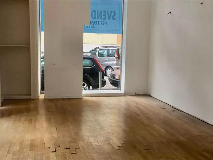 Immagine 7 di Negozio in affitto  in PIAZZA ADDA a Siracusa