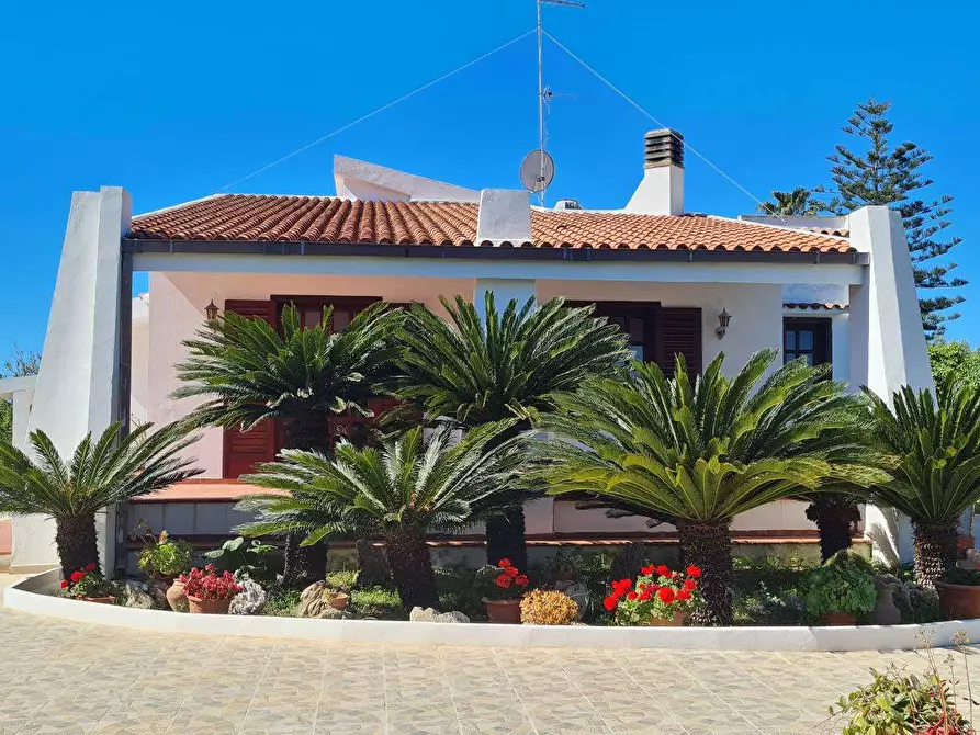 Immagine 1 di Villa in vendita  in ISOLA a Siracusa