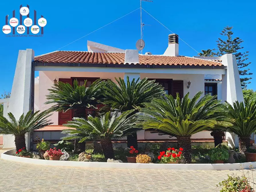 Immagine 1 di Villa in vendita  in ISOLA a Siracusa