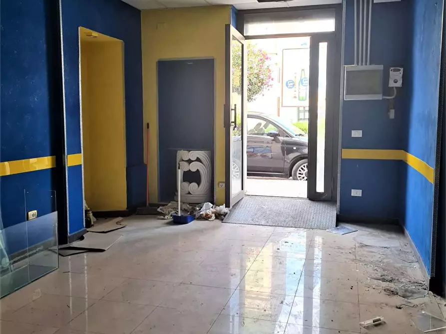 Immagine 1 di Negozio in vendita  in PRESSI CADORNA a Siracusa