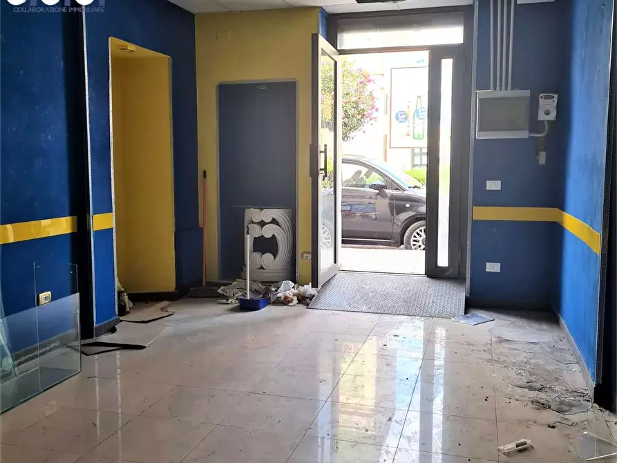 Immagine 1 di Negozio in vendita  in PRESSI CADORNA a Siracusa