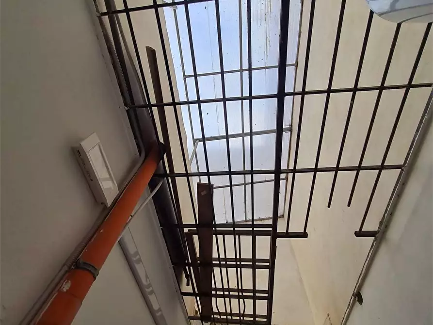 Immagine 5 di Negozio in vendita  in PRESSI CADORNA a Siracusa