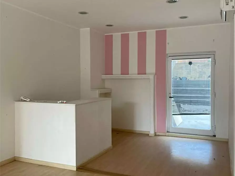 Immagine 3 di Negozio in vendita  in Viale Zecchino a Siracusa