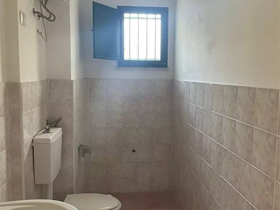 Immagine 4 di Negozio in vendita  in Viale Zecchino a Siracusa