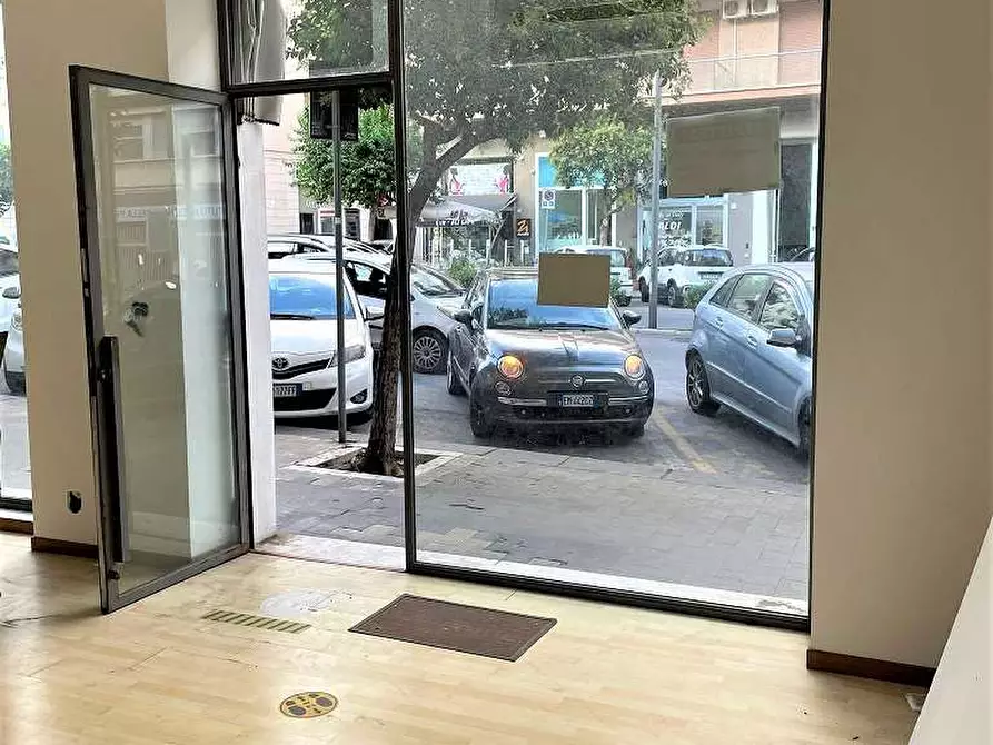 Immagine 1 di Negozio in affitto  in Corso Gelone a Siracusa