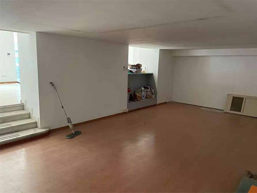Immagine 4 di Negozio in affitto  in Corso Gelone a Siracusa