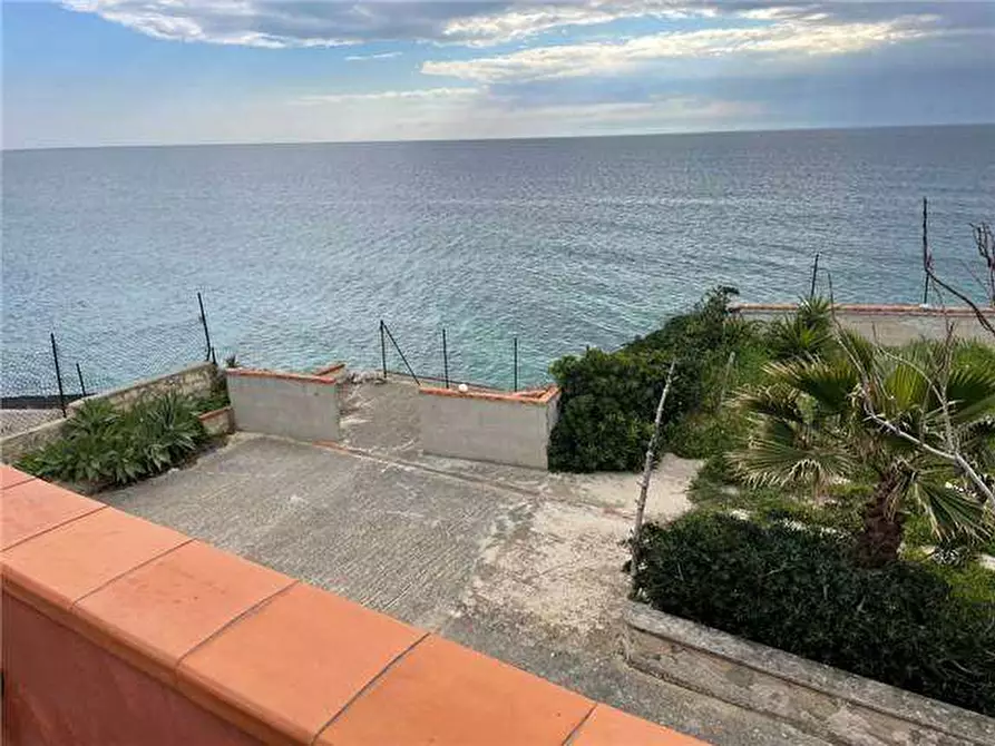 Immagine 2 di Villa in vendita  in Avola a Siracusa