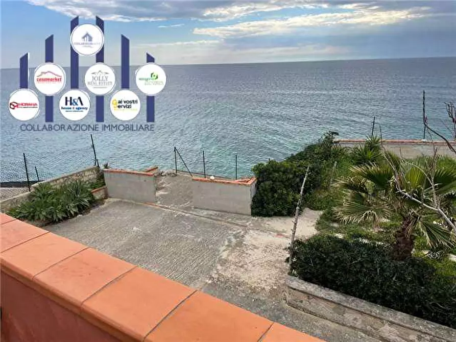 Immagine 2 di Villa in vendita  in Avola a Siracusa