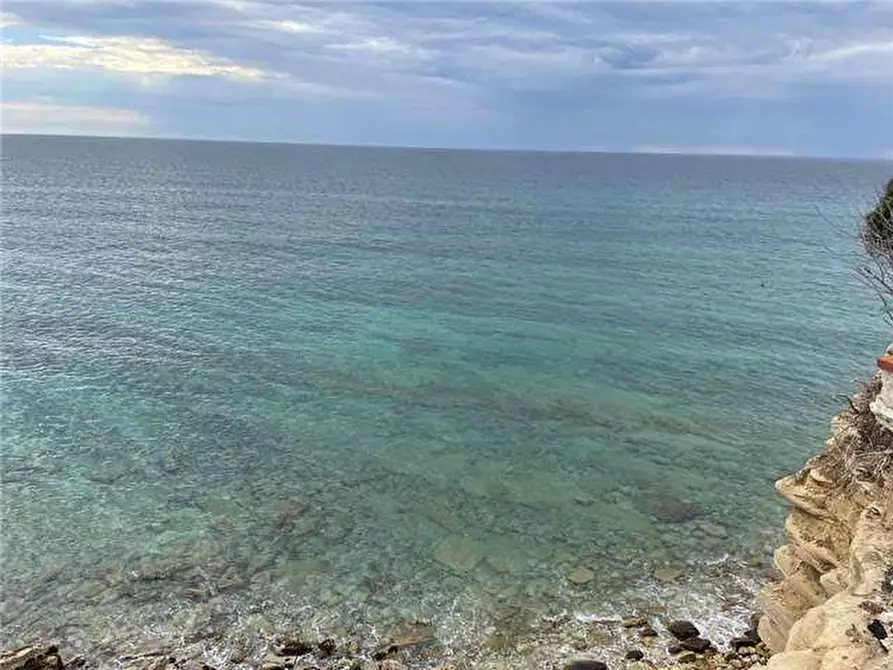 Immagine 1 di Villa in vendita  in Avola a Siracusa