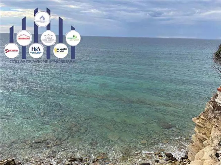 Immagine 1 di Villa in vendita  in Avola a Siracusa