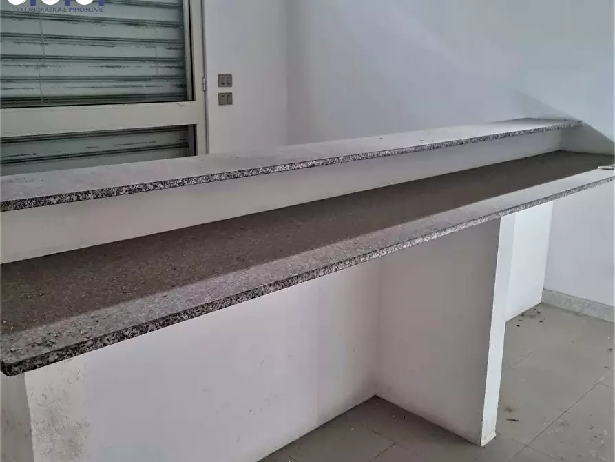 Immagine 1 di Negozio in affitto  in VIALE EPIPOLI a Siracusa