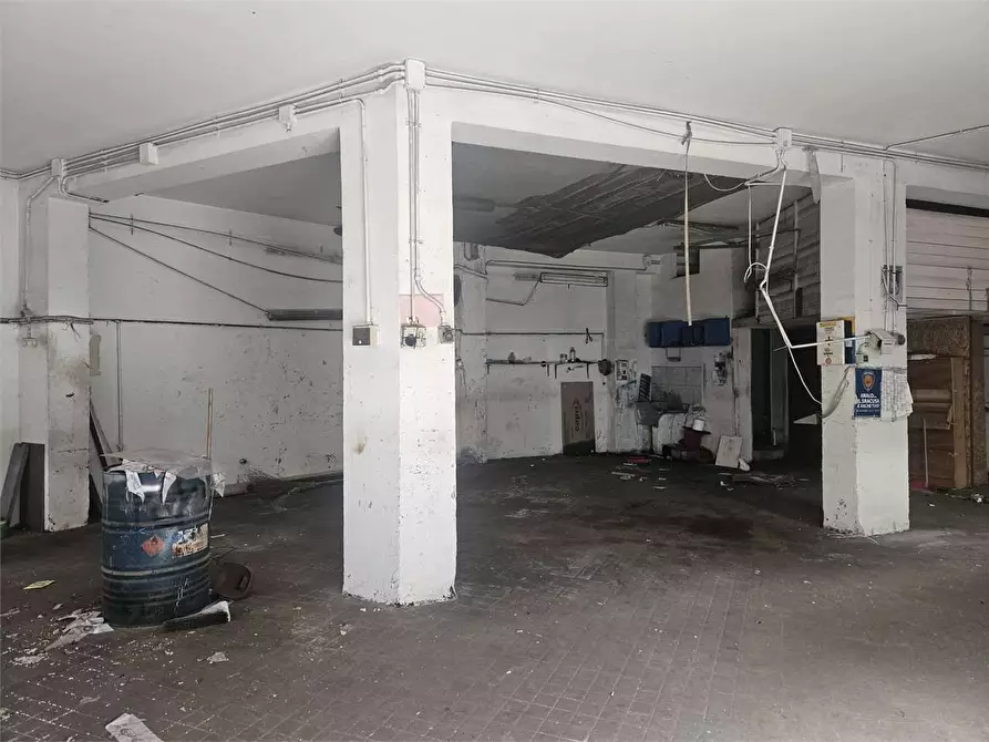 Immagine 2 di Negozio in vendita  in BORGATA a Siracusa