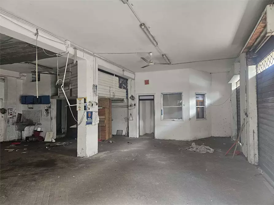 Immagine 7 di Negozio in vendita  in BORGATA a Siracusa