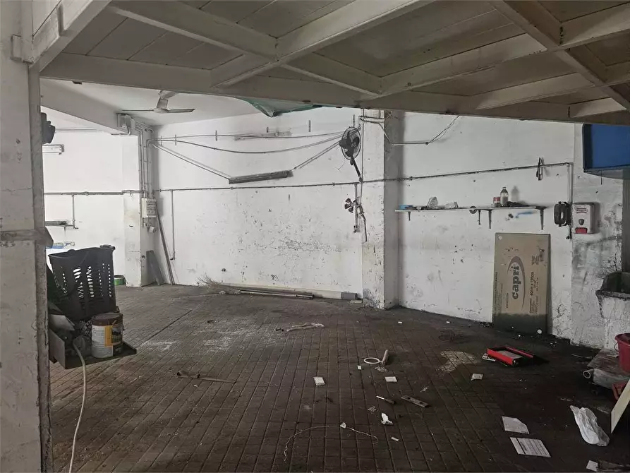 Immagine 11 di Negozio in vendita  in BORGATA a Siracusa