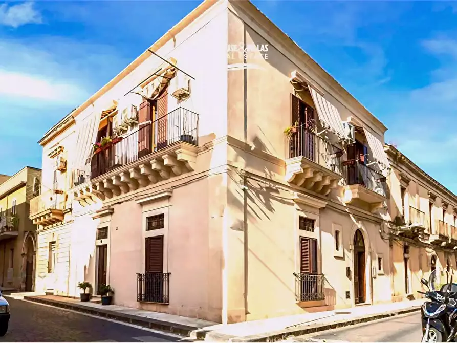 Immagine 1 di Appartamento in vendita  in Via Giuseppe Garibaldi a Noto